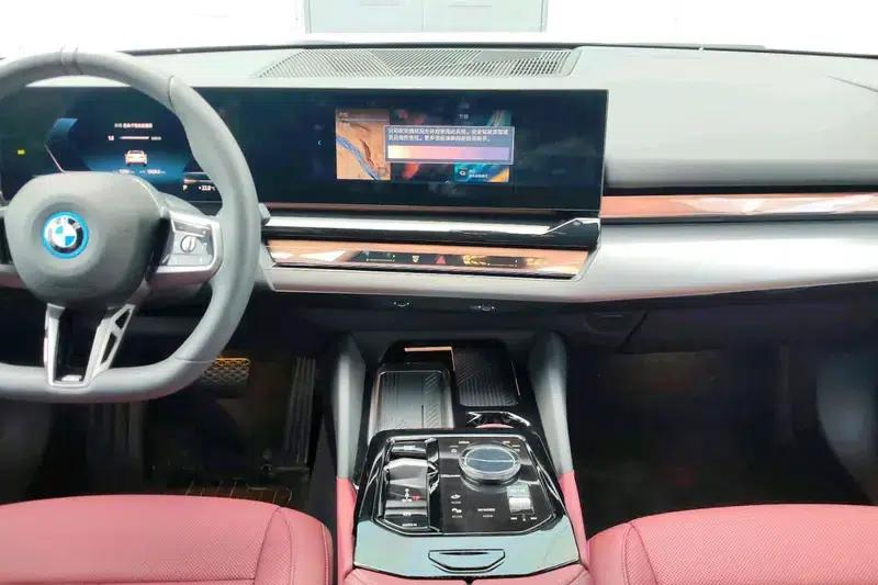 BMW i5 2025 eDrive40L M Sport Package — миниатюра 6