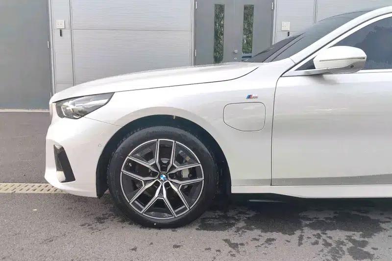 BMW i5 2025 eDrive40L M Sport Package — миниатюра 7