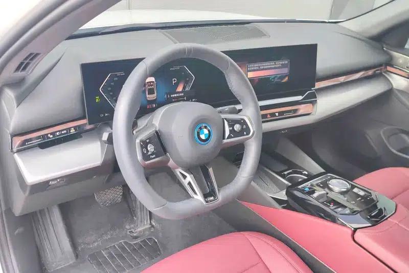 BMW i5 2025 eDrive40L M Sport Package — миниатюра 8