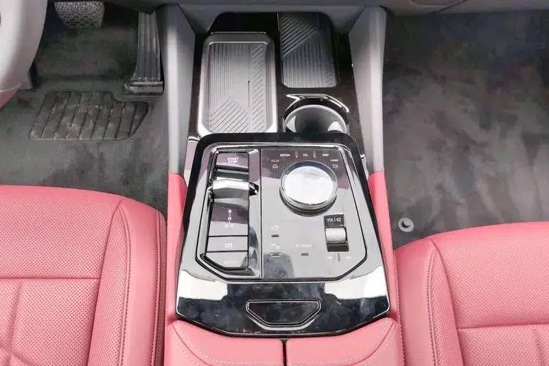 BMW i5 2025 eDrive35L M Sport Package — миниатюра 13
