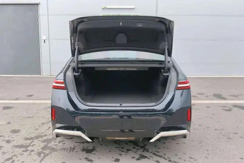 BMW i5 2025 eDrive35L M Sport Package — миниатюра 15