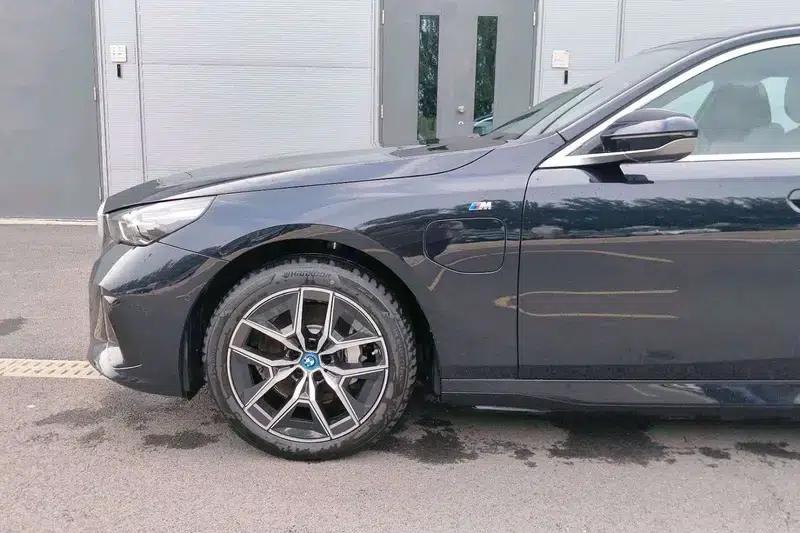 BMW i5 2025 eDrive35L M Sport Package — миниатюра 8