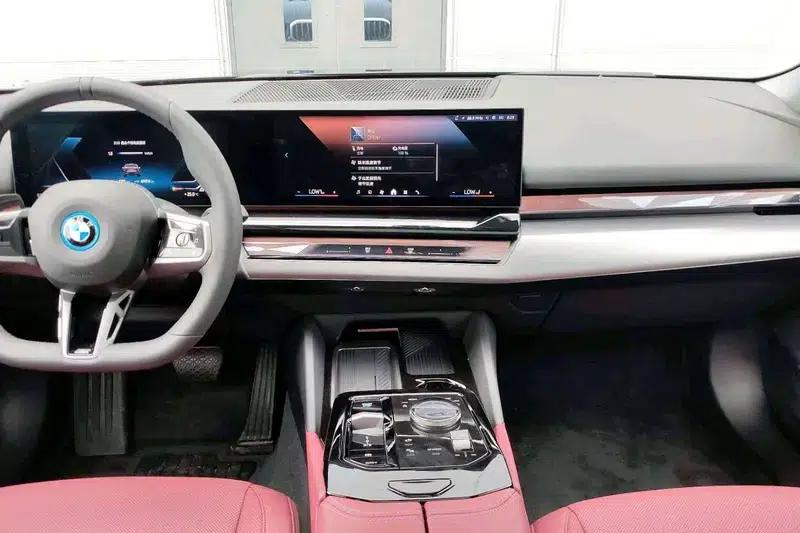 BMW i5 2025 eDrive35L M Sport Package — миниатюра 9