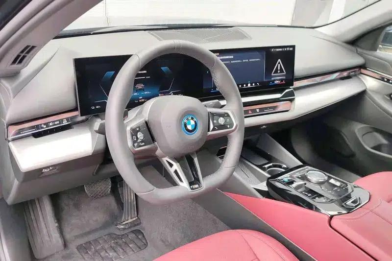 BMW i5 2025 eDrive35L M Sport Package — миниатюра 10
