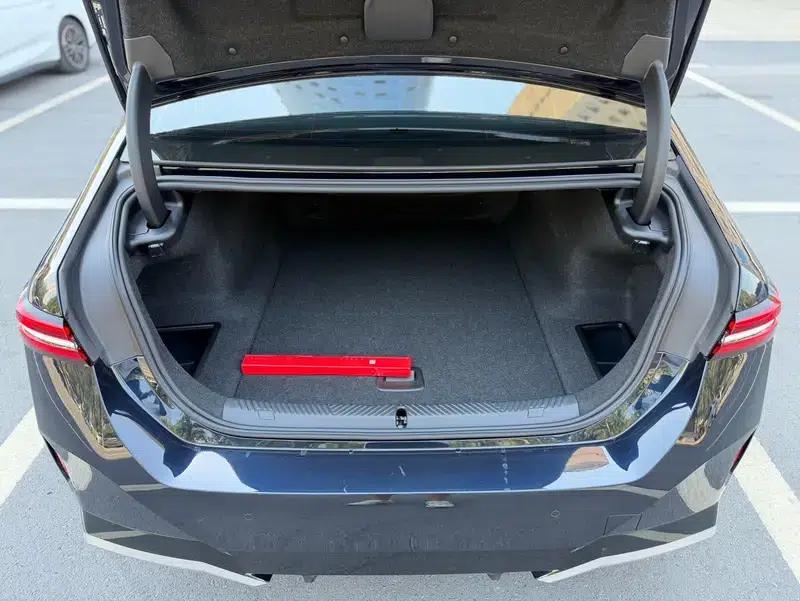 BMW i5 2025 eDrive40L M Sport Package — миниатюра 17