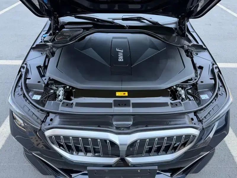 BMW i5 2025 eDrive40L M Sport Package — миниатюра 8