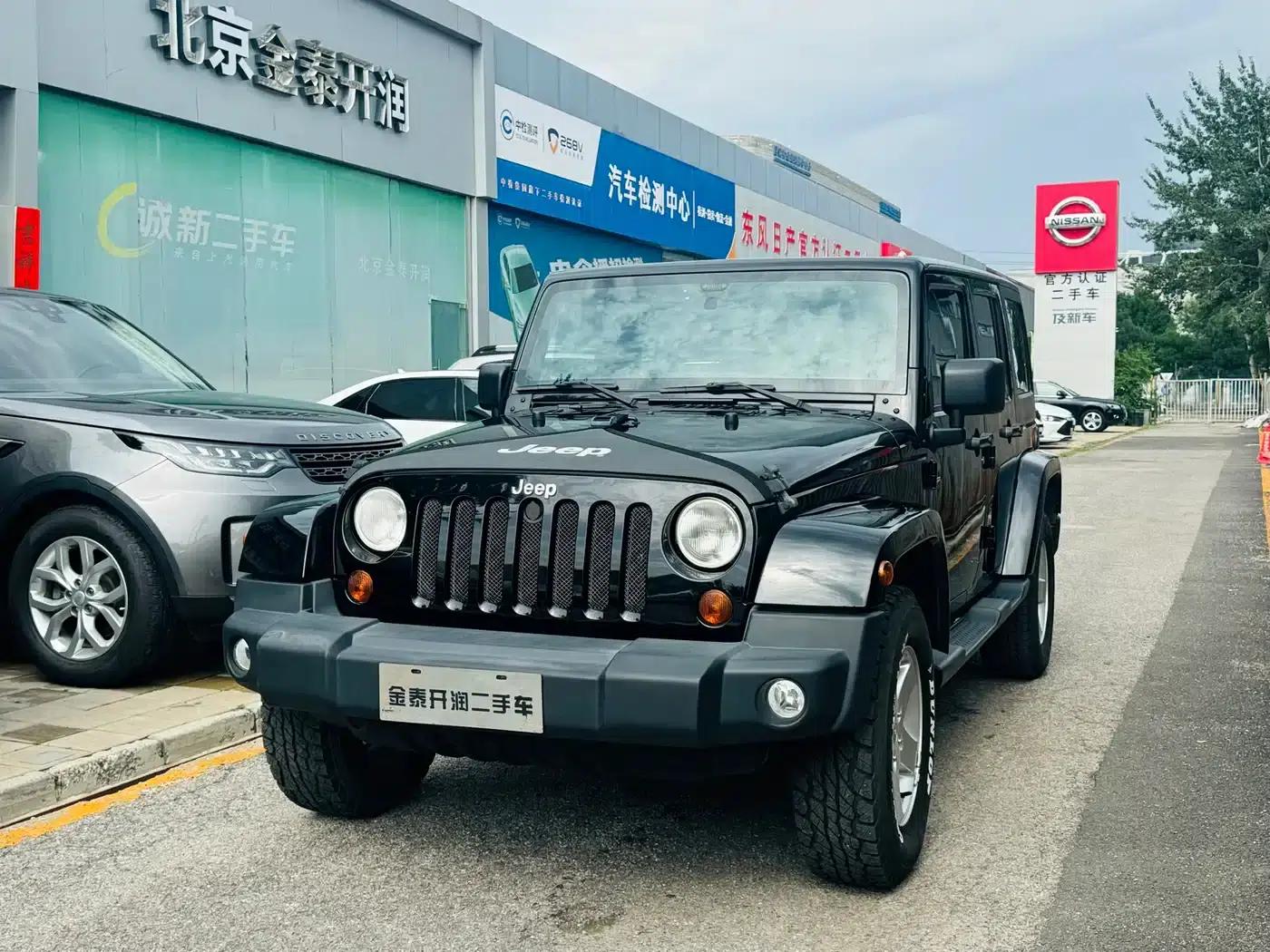 2012 Jeep Wrangler 3.6L Sahara 4-Door — миниатюра 1