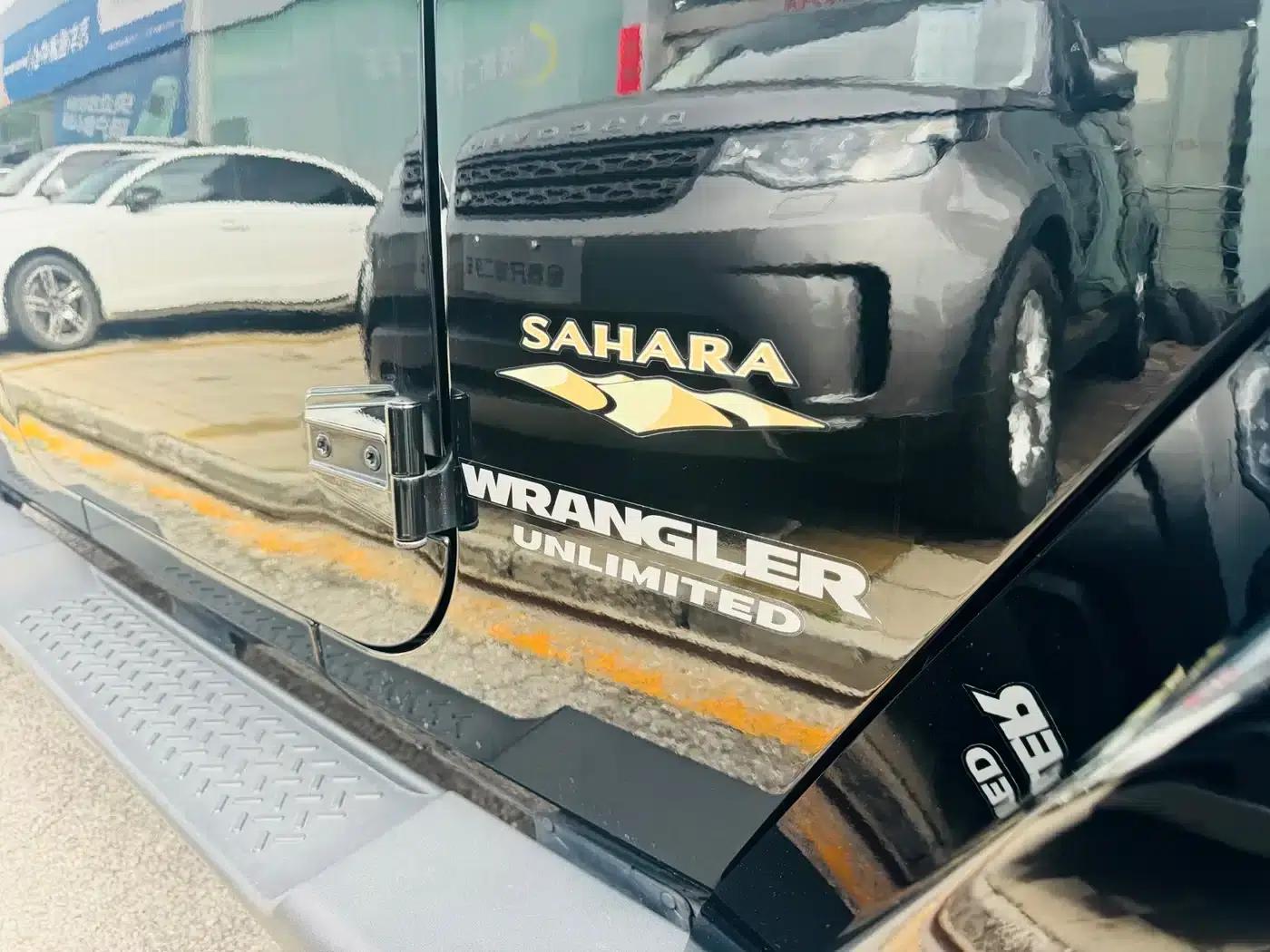2012 Jeep Wrangler 3.6L Sahara 4-Door — миниатюра 14