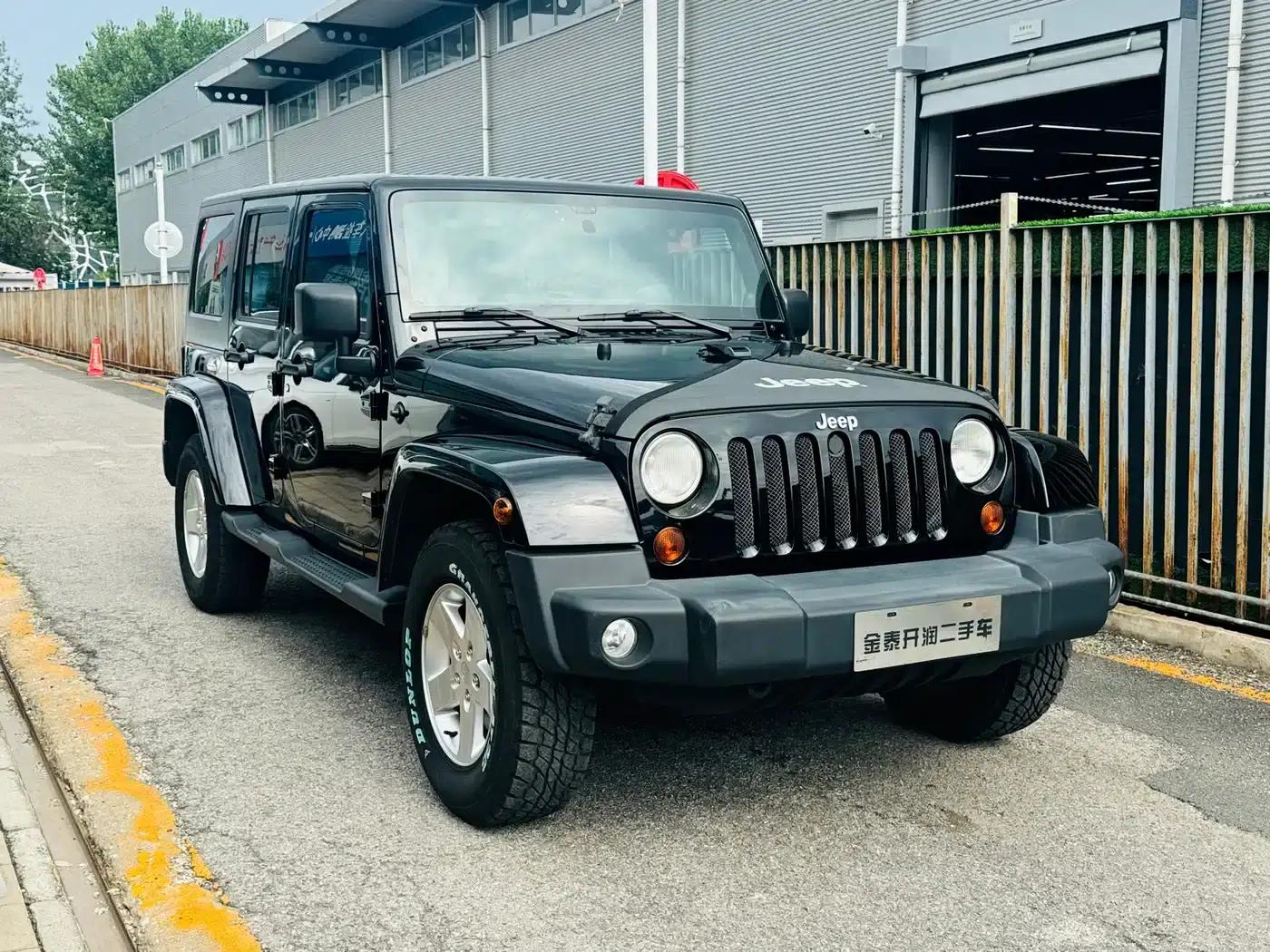 2012 Jeep Wrangler 3.6L Sahara 4-Door — миниатюра 5