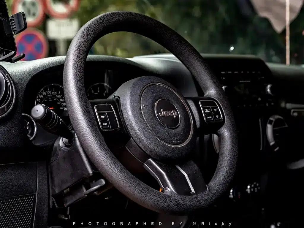 2016 Jeep Wrangler 3.6L US Spec — миниатюра 3