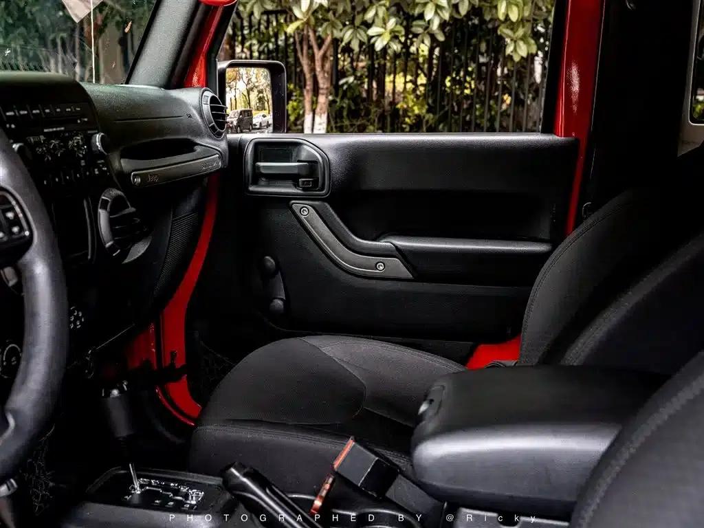 2016 Jeep Wrangler 3.6L US Spec — миниатюра 6