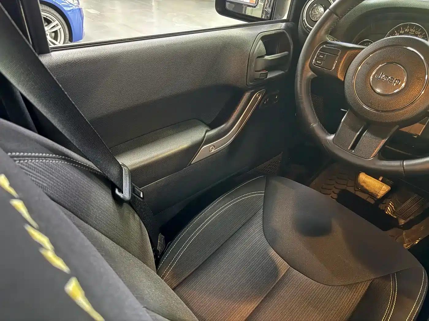 2015 Jeep Wrangler 2.8TD Sahara 4-Door — миниатюра 16
