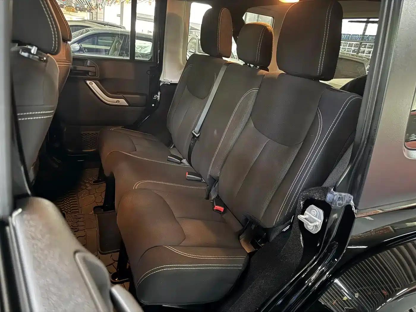 2015 Jeep Wrangler 2.8TD Sahara 4-Door — миниатюра 17