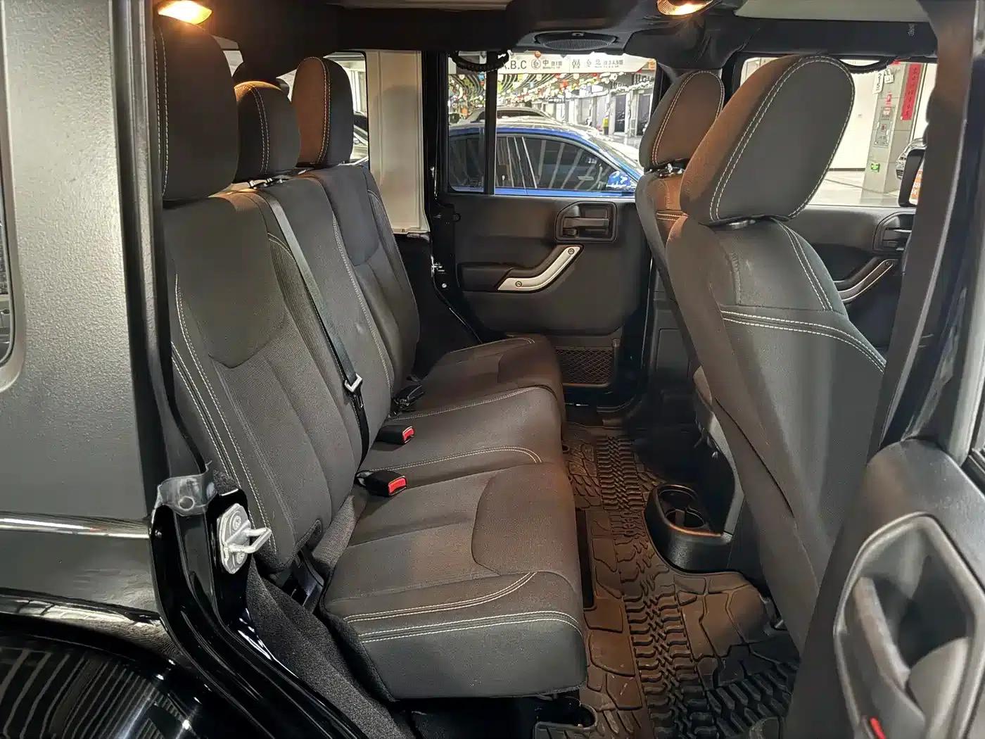 2015 Jeep Wrangler 2.8TD Sahara 4-Door — миниатюра 18