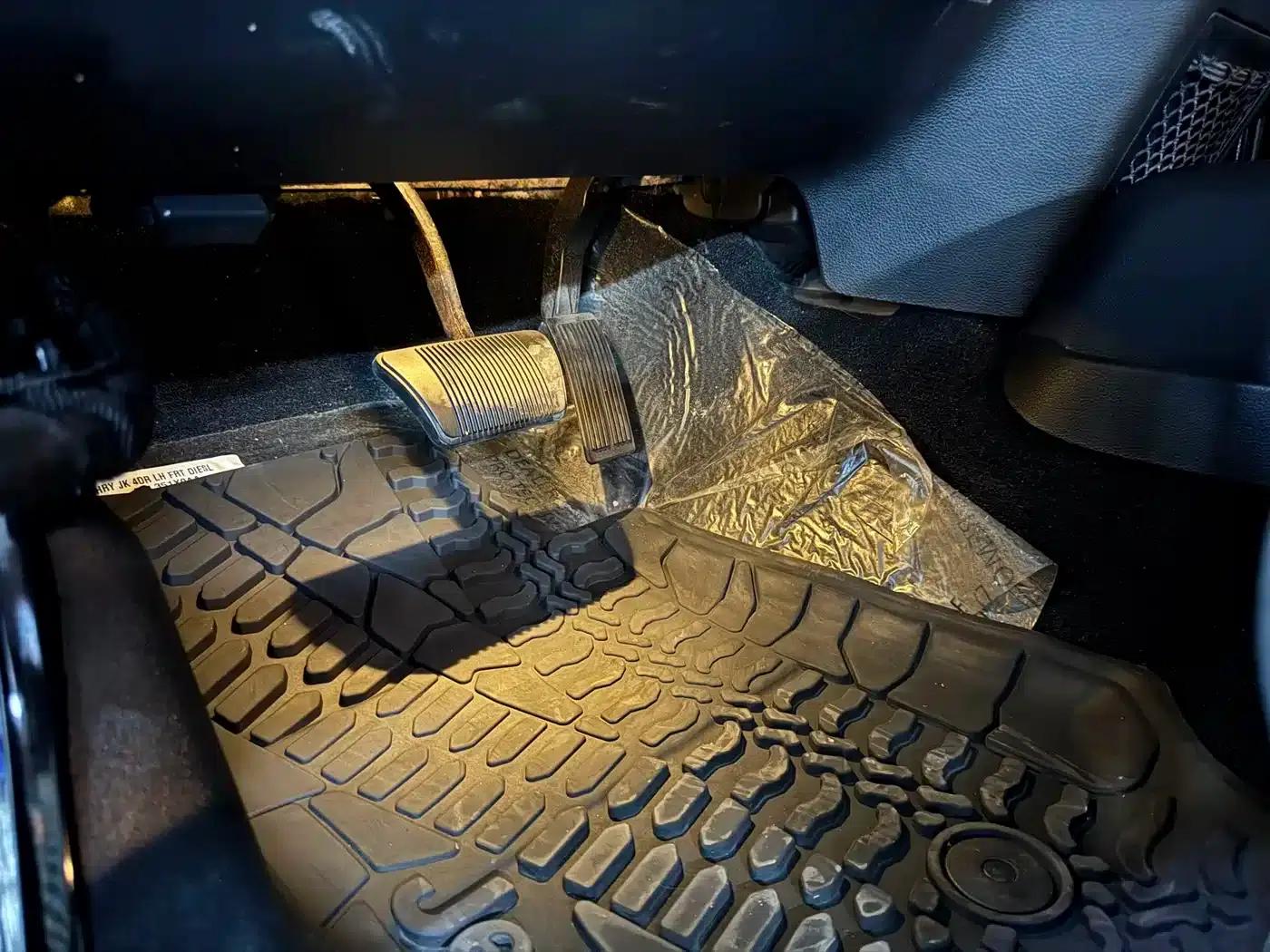 2015 Jeep Wrangler 2.8TD Sahara 4-Door — миниатюра 22