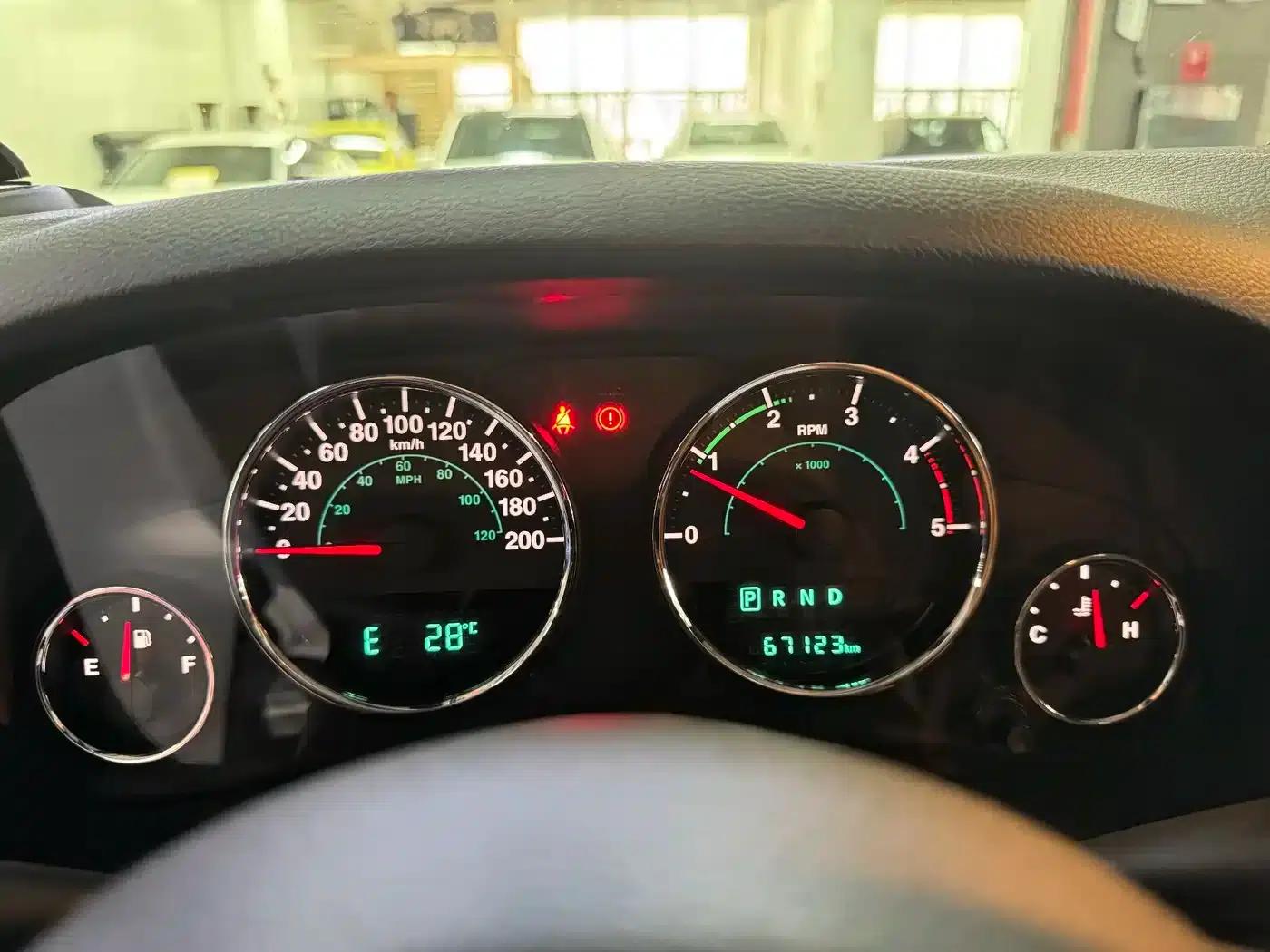 2015 Jeep Wrangler 2.8TD Sahara 4-Door — миниатюра 6