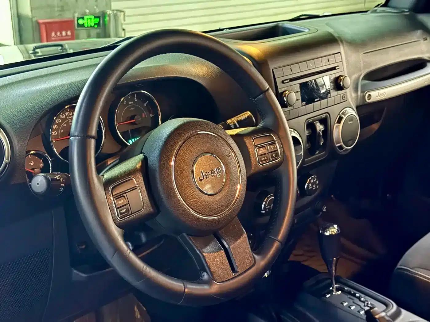 2015 Jeep Wrangler 2.8TD Sahara 4-Door — миниатюра 10