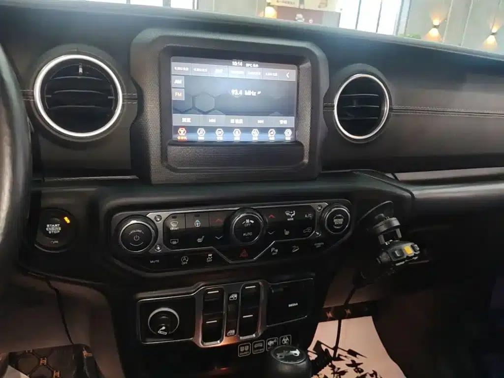 2018 Jeep Wrangler 2.0T Sahara 4-Door — миниатюра 13