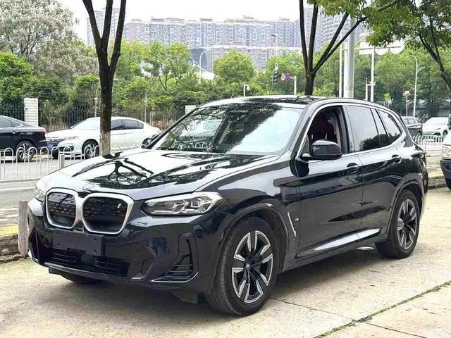 BMW iX3 2023 Leading Edition