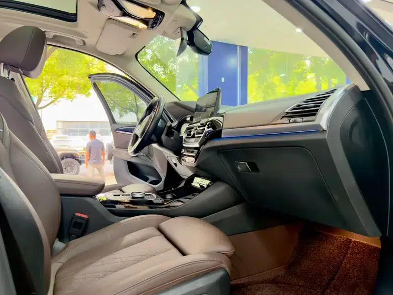 BMW iX3 2023 Leading Edition — миниатюра 10
