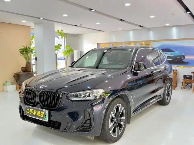 BMW iX3 2023 Leading Edition