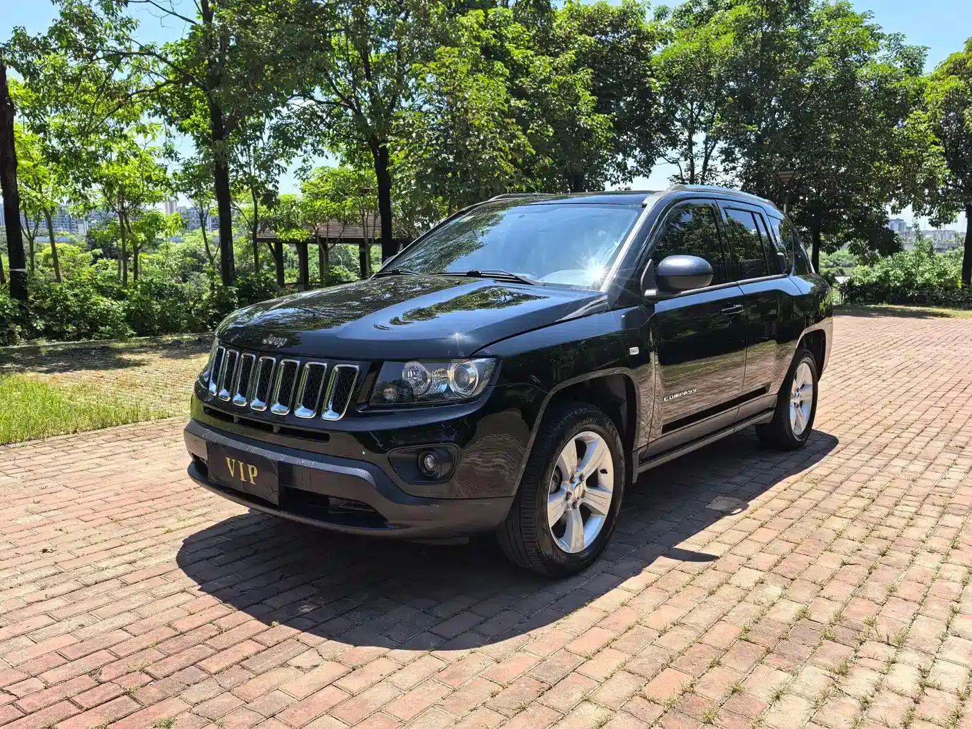 2014 Jeep Compass Imported Model 2.4L 4WD Luxury Edition — миниатюра 1