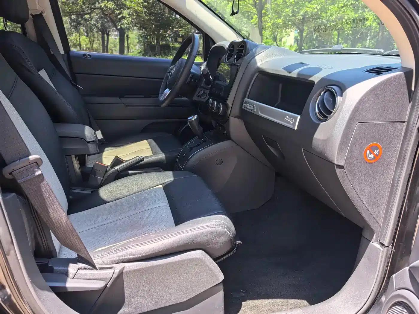 2014 Jeep Compass Imported Model 2.4L 4WD Luxury Edition — миниатюра 12