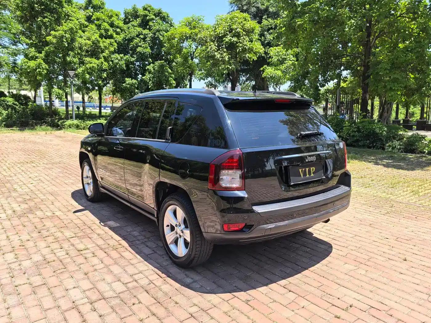 2014 Jeep Compass Imported Model 2.4L 4WD Luxury Edition — миниатюра 4