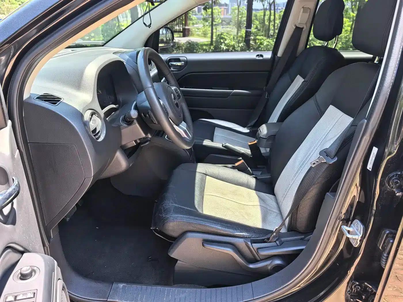 2014 Jeep Compass Imported Model 2.4L 4WD Luxury Edition — миниатюра 6