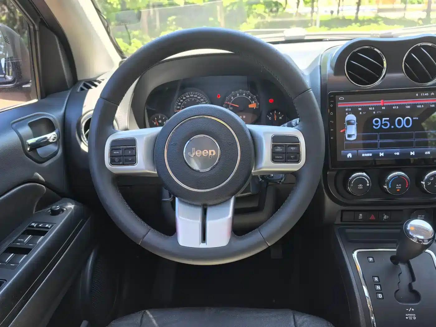 2014 Jeep Compass Imported Model 2.4L 4WD Luxury Edition — миниатюра 9
