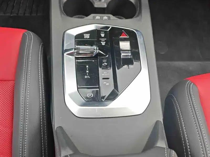 2025 BMW 2 Series 225L M Sport Shadow Edition — миниатюра 11