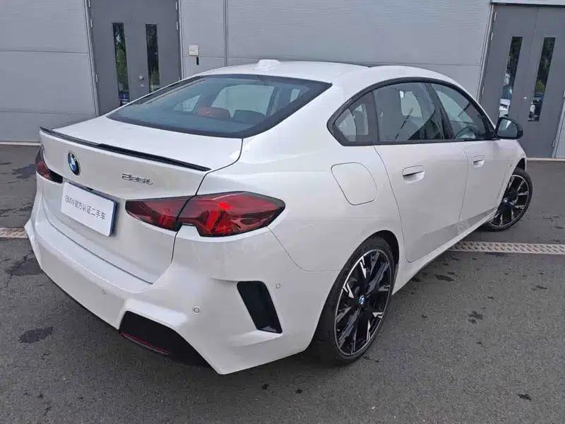 2025 BMW 2 Series 225L M Sport Shadow Edition — миниатюра 5