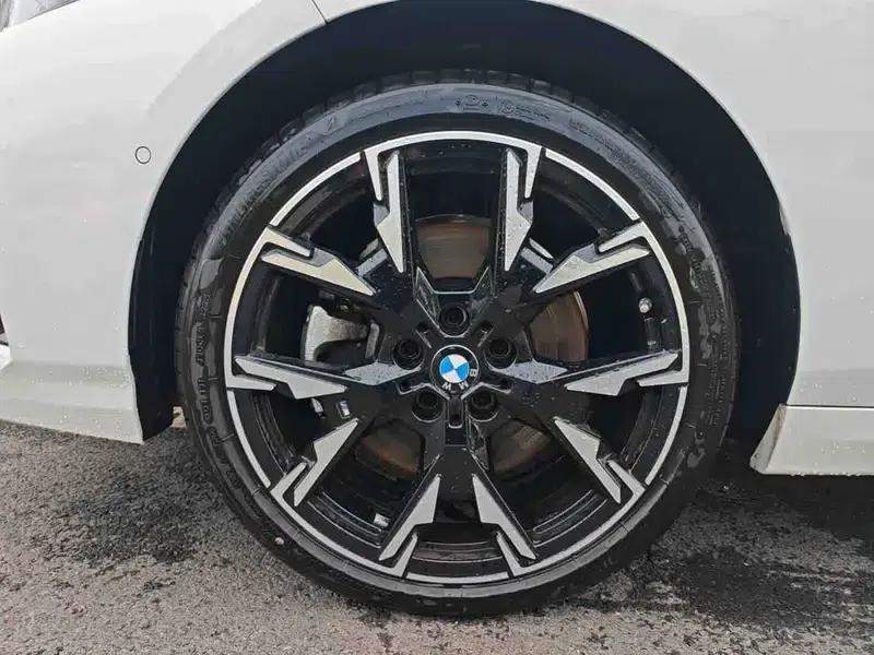 2025 BMW 2 Series 225L M Sport Shadow Edition — миниатюра 7