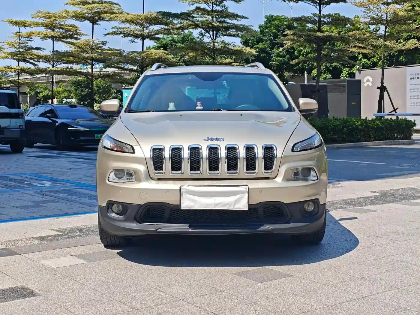 Jeep Cherokee 2016 2.4L Leading Edition — миниатюра 2