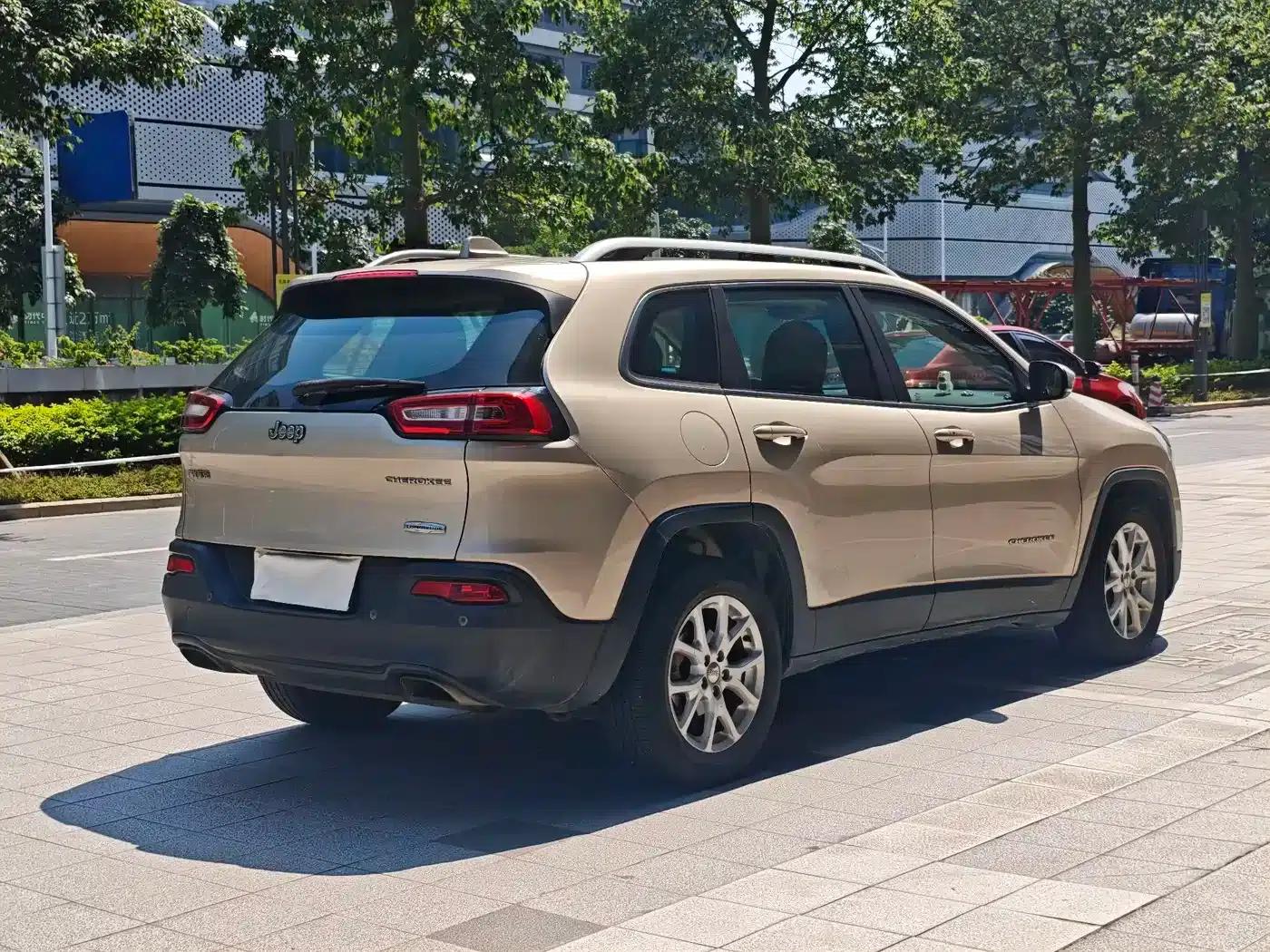 Jeep Cherokee 2016 2.4L Leading Edition — миниатюра 3