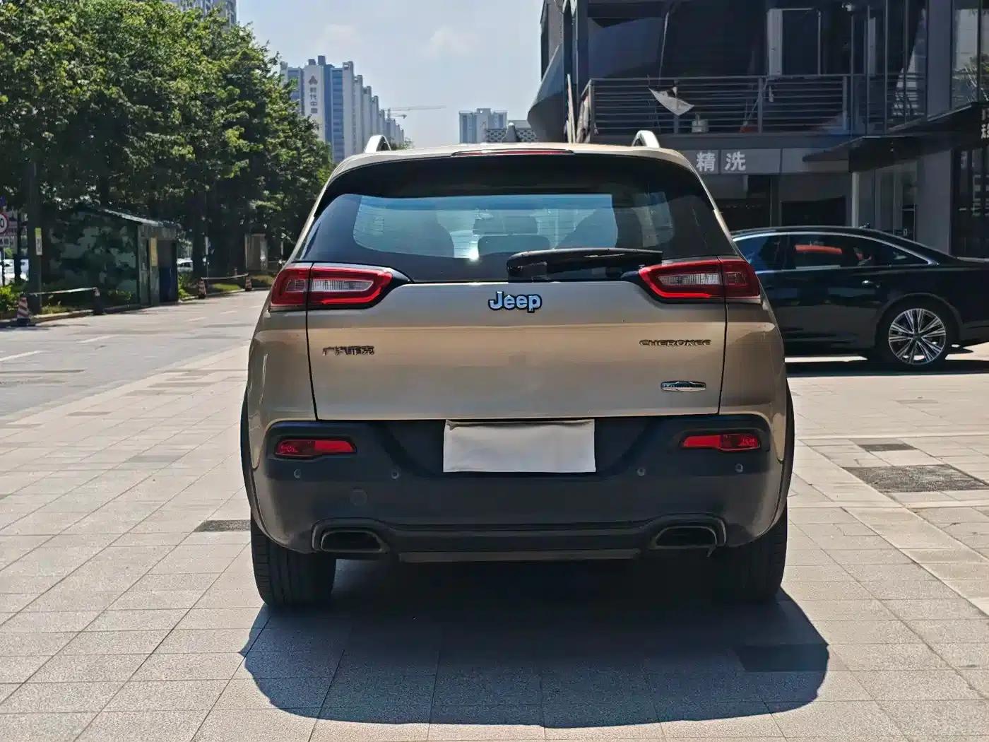 Jeep Cherokee 2016 2.4L Leading Edition — миниатюра 4