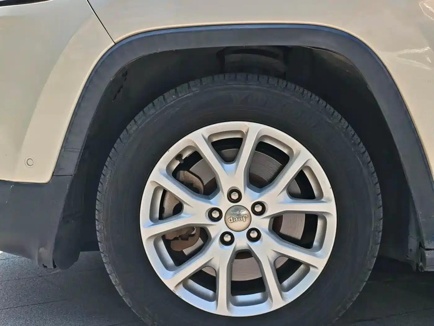 Jeep Cherokee 2016 2.4L Leading Edition — миниатюра 10