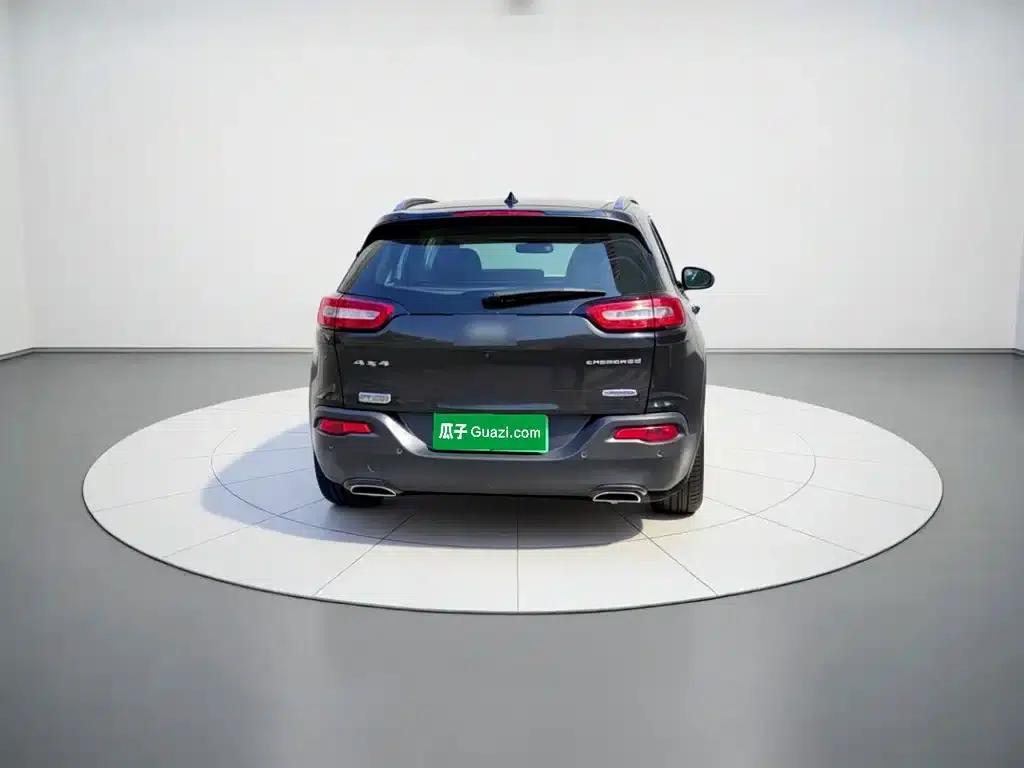 Jeep Cherokee 2016 2.4L Leading Intelligent Edition — миниатюра 3
