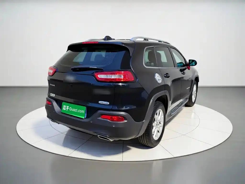 Jeep Cherokee 2016 2.4L Leading Intelligent Edition — миниатюра 4