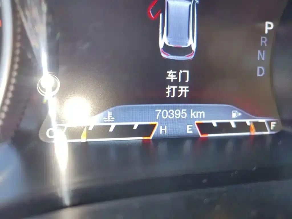 Jeep Cherokee 2016 2.4L Leading Intelligent Edition — миниатюра 8