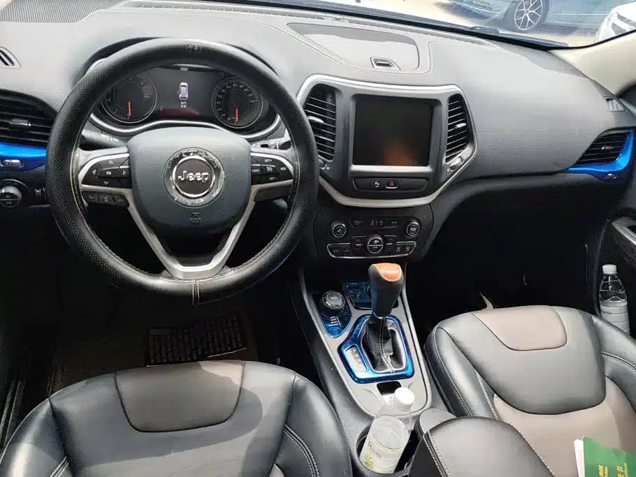 Jeep Cherokee 2016 2.4L Professional Smart Edition — миниатюра 12