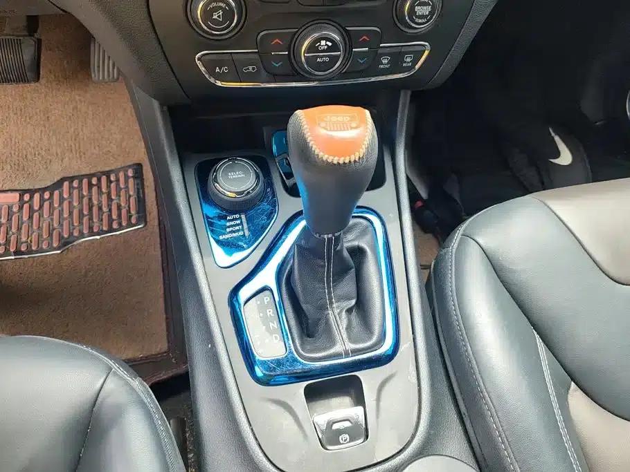 Jeep Cherokee 2016 2.4L Professional Smart Edition — миниатюра 15