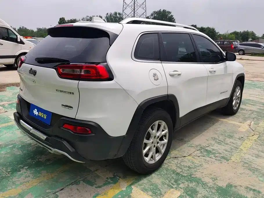 Jeep Cherokee 2016 2.4L Professional Smart Edition — миниатюра 3