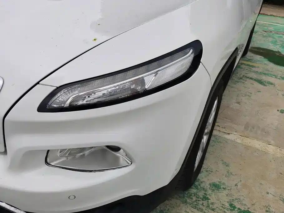 Jeep Cherokee 2016 2.4L Professional Smart Edition — миниатюра 5