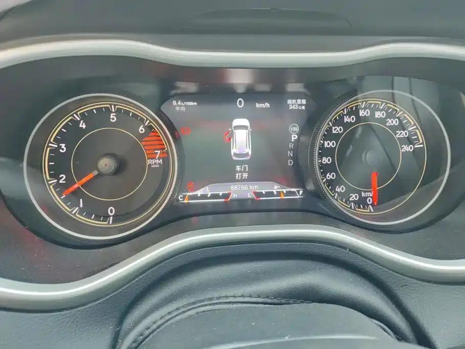 Jeep Cherokee 2017 2.4L Leading Intelligent Edition — миниатюра 14