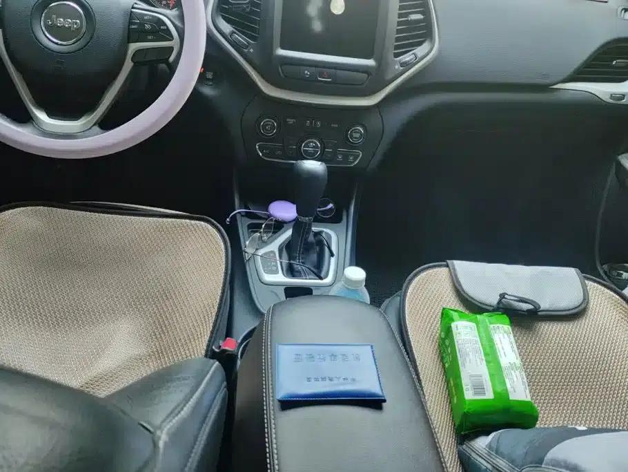 Jeep Cherokee 2017 2.4L Leading Intelligent Edition — миниатюра 16