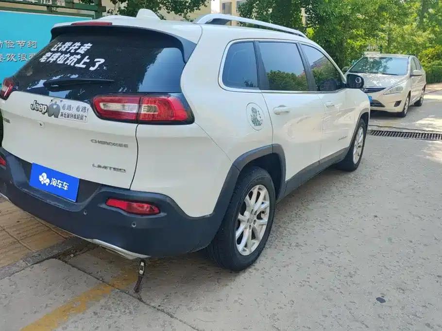 Jeep Cherokee 2017 2.4L Leading Intelligent Edition — миниатюра 3