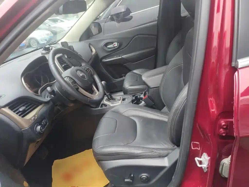Jeep Cherokee 2016 2.0L Premium Edition — миниатюра 11