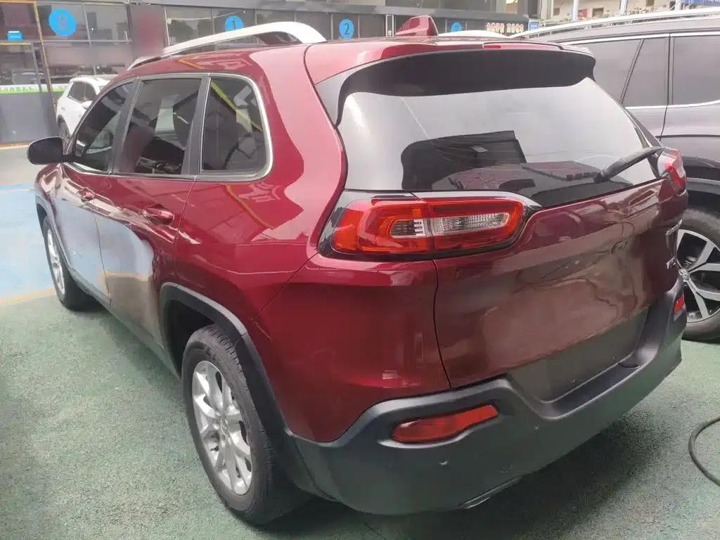 Jeep Cherokee 2016 2.0L Premium Edition — миниатюра 23
