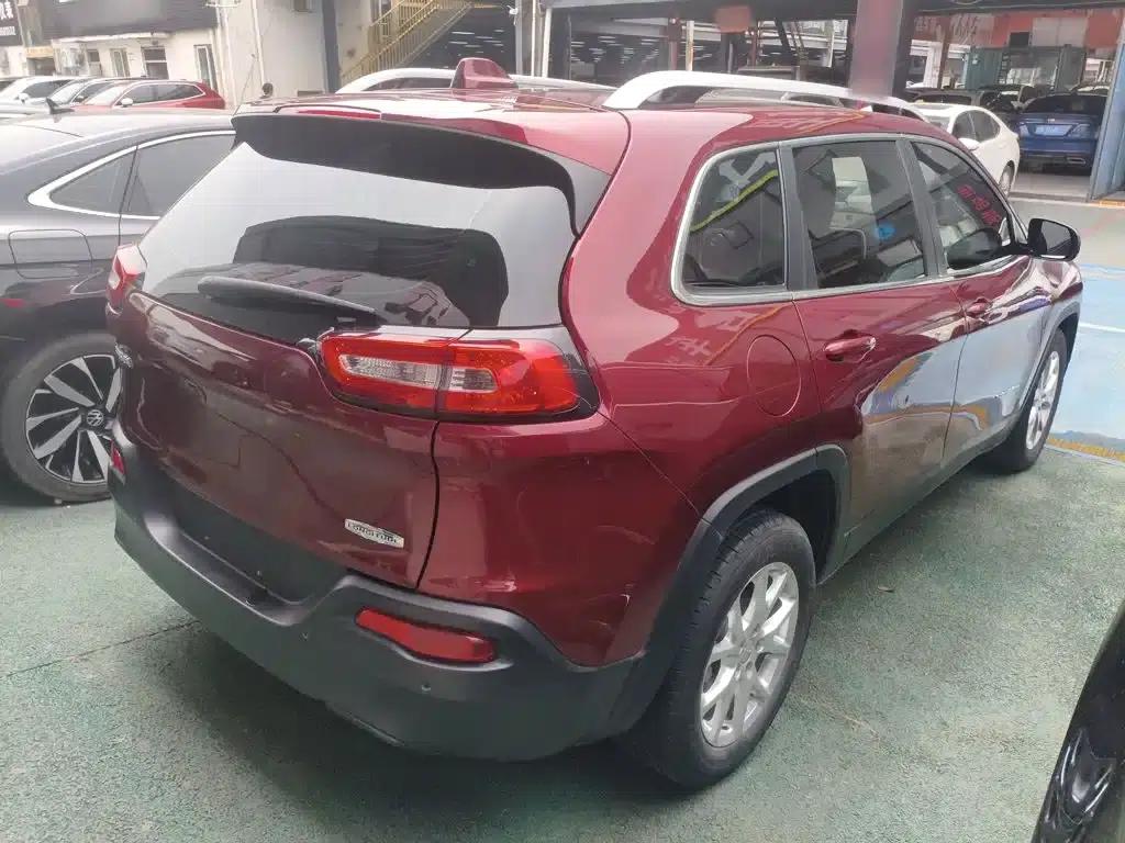 Jeep Cherokee 2016 2.0L Premium Edition — миниатюра 5